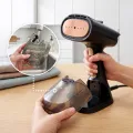 TESLA AeroGrip Steamer EA404 - napařovač oděvů s funkcí sání