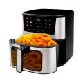 TESLA AirCook Q60 XXL Pro fritéza s otevřenou zásuvkou, plnou křupavých hranolek a cibulových kroužků, připravených k podávání.