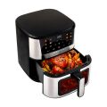 Multifunkční TESLA AirCook Q60 XXL Pro digitální fritéza s pečeným kuřetem a bramborami, připravenými přímo v zásuvce zařízení.