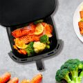 TESLA AirCook Q60 XXL Pro fritéza při přípravě pečeného lososa s citrónem a zeleninou, ideální pro zdravé vaření.
